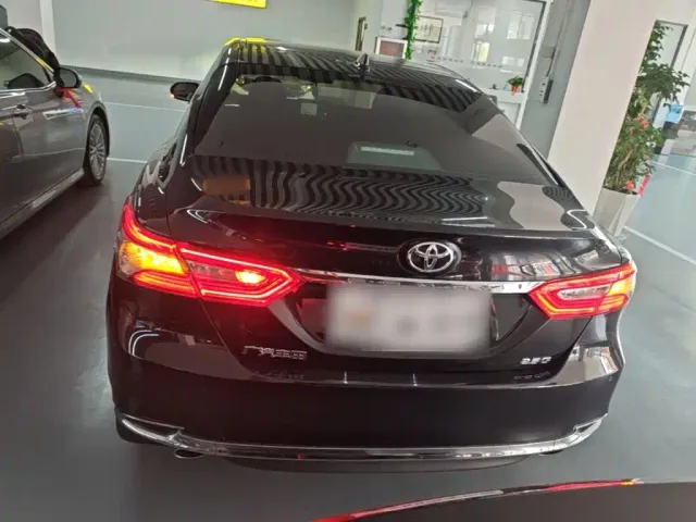 Toyota Camry — Фото автомобиля 5