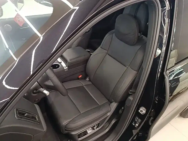 Li Auto L8 — Фото автомобиля 14