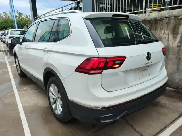 Volkswagen Tiguan L — Фото автомобиля 4