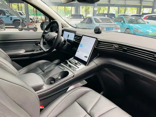 Nio ES8 — Фото автомобиля 22