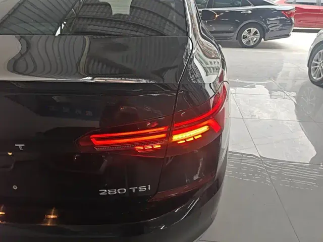 Volkswagen Passat — Фото автомобиля 7