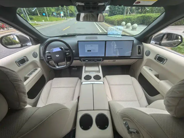 Li Auto L8 — Фото автомобиля 17