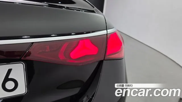 Mercedes-Benz E-Class — Фото автомобиля 22