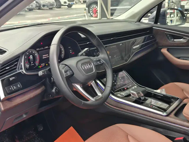 Audi Q7 — Фото автомобиля 6