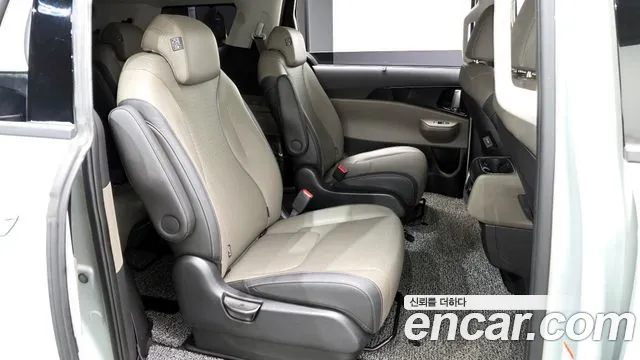 Kia Canival Новый Carnival 4 поколение Бензин 9 мест Signature — Фото автомобиля 8