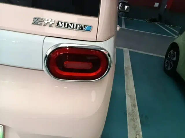 Wuling Hongguang Mini EV — Фото автомобиля 23