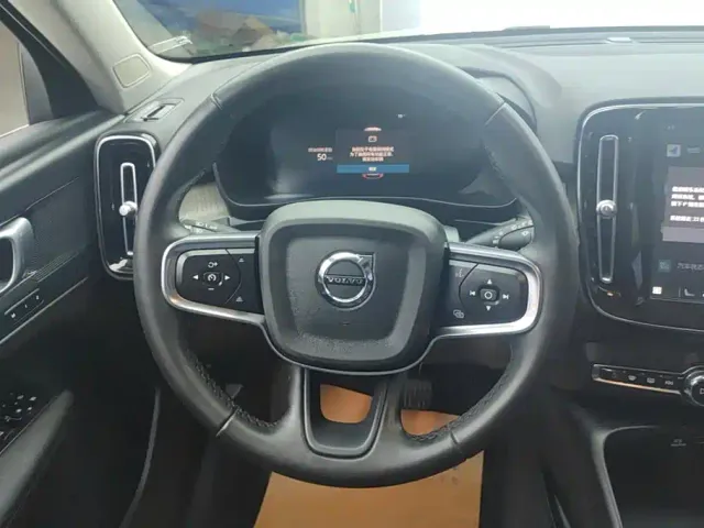 Volvo XC40 — Фото автомобиля 15