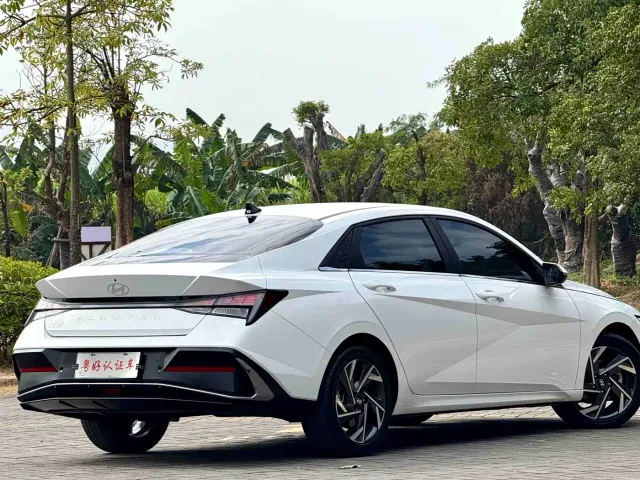 Hyundai Elantra — Фото автомобиля 7