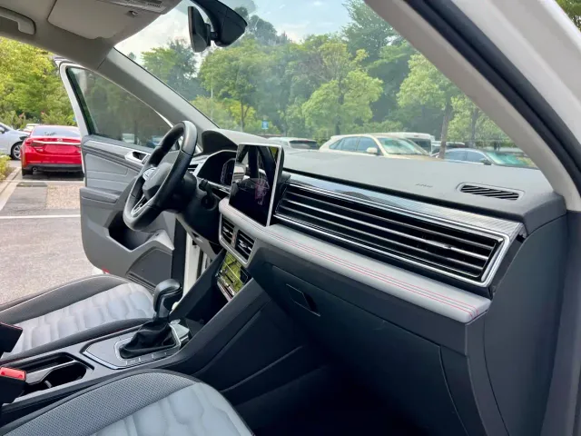 Volkswagen Tiguan X — Фото автомобиля 13