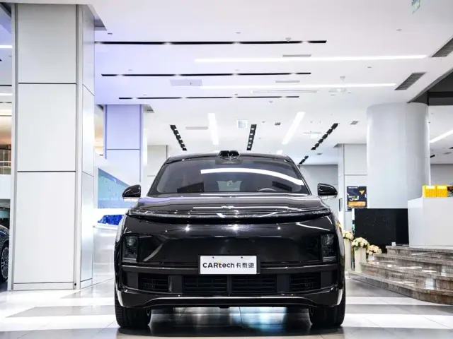 Li Auto L9 — Фото автомобиля 4