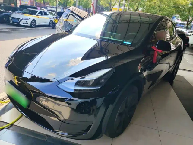 Фотография автомобиля — Tesla Model Y