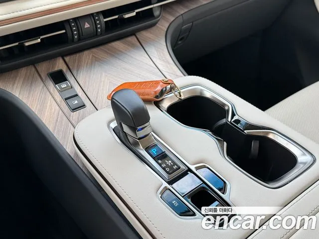 Lexus LM — Фото автомобиля 10