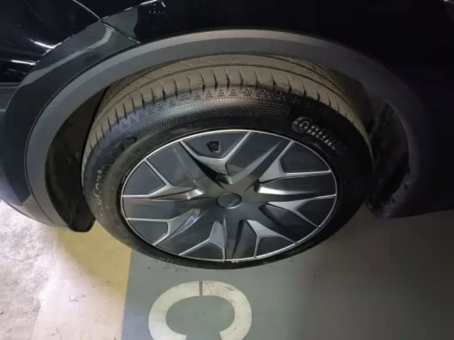 Tesla Model Y L — Фото автомобиля 22