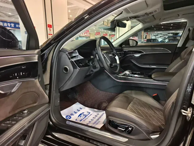 Audi A8 — Фото автомобиля 7