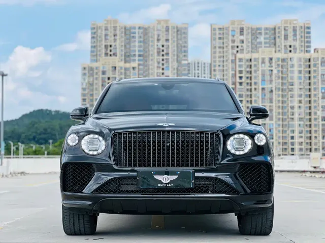 Bentley Bentayga — Фото автомобиля 2