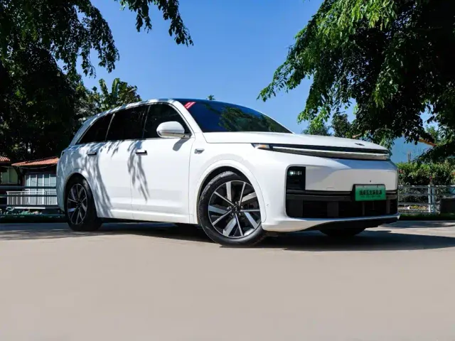 Li Auto L7 — Фото автомобиля 3