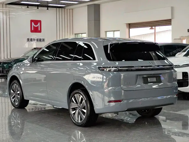 Li Auto L7 — Фото автомобиля 14
