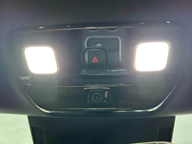 Li Auto L8 — Фото автомобиля 29