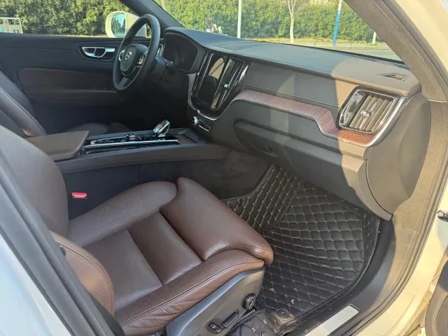 Volvo XC60 — Фото автомобиля 11