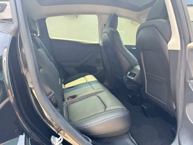 Tesla Model Y — Фото автомобиля 9
