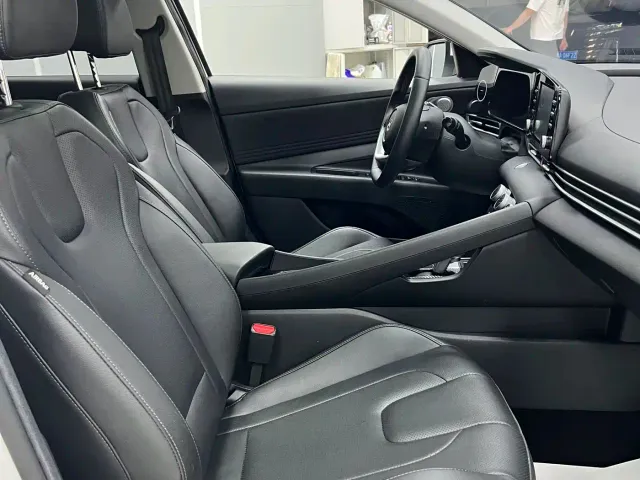 Hyundai Elantra — Фото автомобиля 9