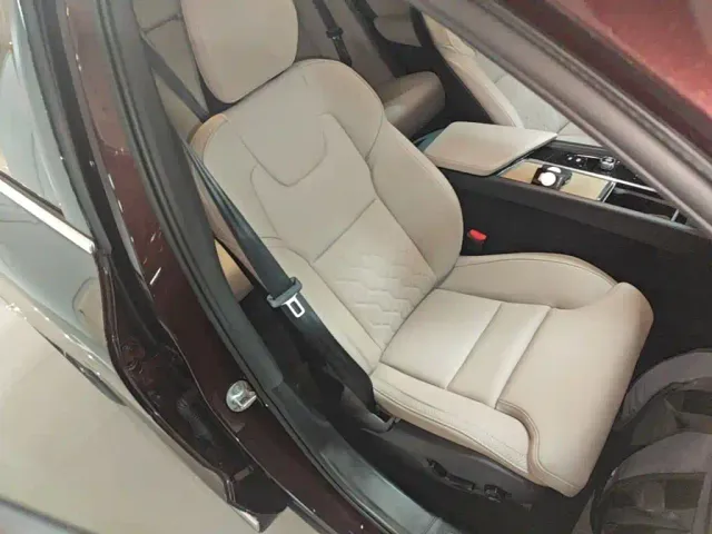 Volvo XC60 — Фото автомобиля 24