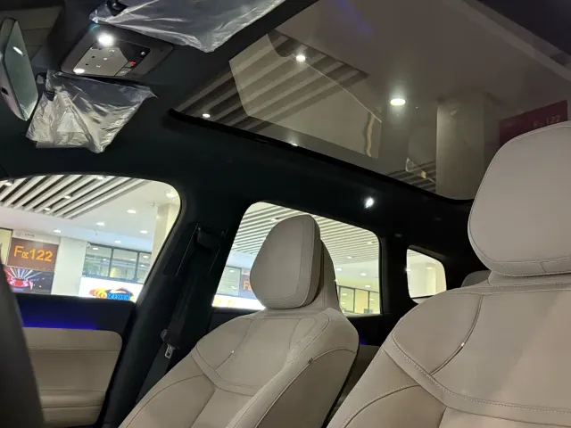 Volvo XC70 Plug-in Hybrid — Фото автомобиля 12
