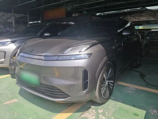 Фотография автомобиля — Lynk & Co 08 EM-P