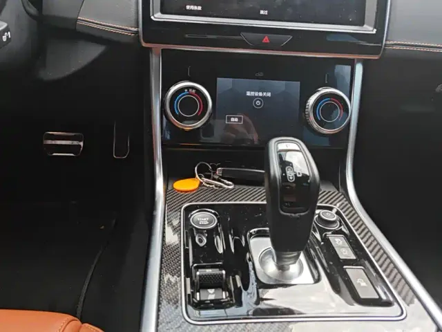 Jaguar XEL — Фото автомобиля 13
