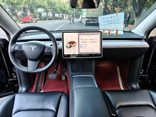 Tesla Model Y — Фото автомобиля 4