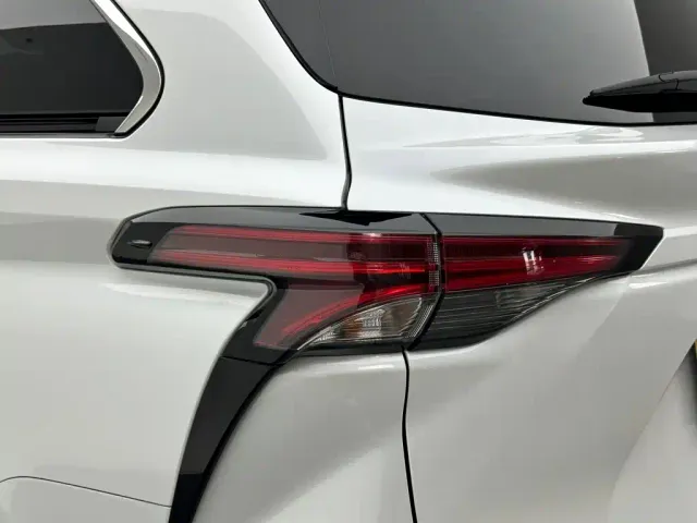 Toyota Sienna — Фото автомобиля 27