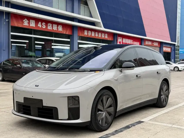 Фотография автомобиля — Li Auto i8