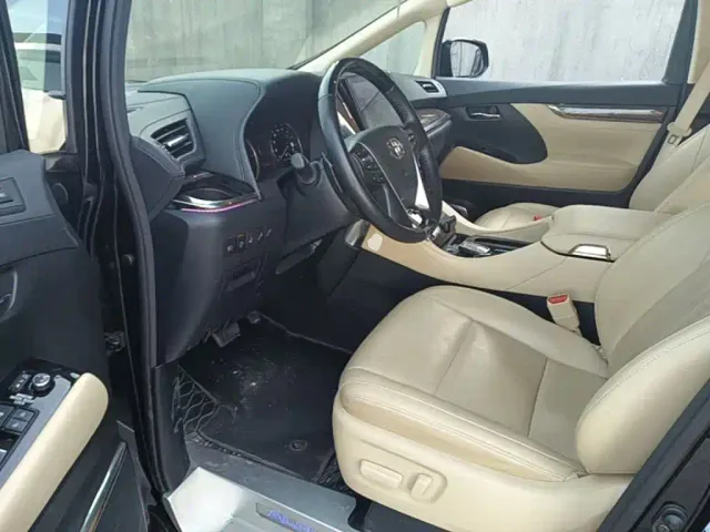 Toyota Vellfire — Фото автомобиля 11