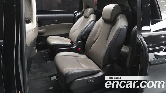 Kia Carnival Generation 4 — Фото автомобиля 11