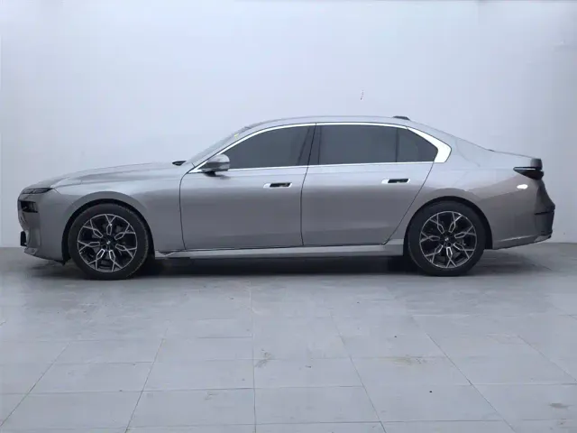 BMW 7 Series — Фото автомобиля 2