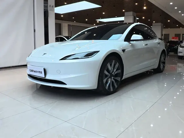 Фотография автомобиля — Tesla Model 3