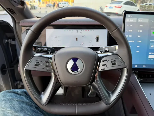 Denza Z9GT — Фото автомобиля 17