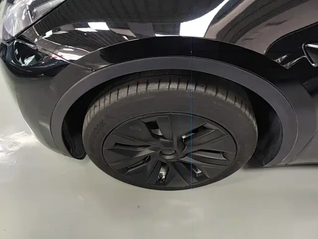 Tesla Model Y — Фото автомобиля 22