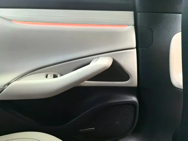 Xiaomi SU7 — Фото автомобиля 13