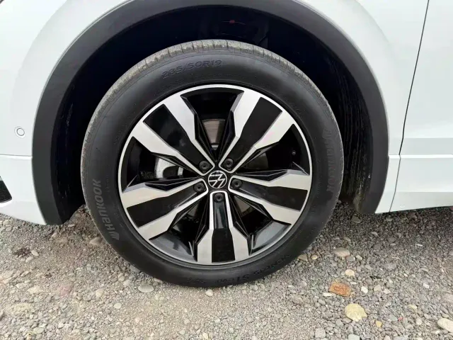 Volkswagen Tiguan L — Фото автомобиля 4