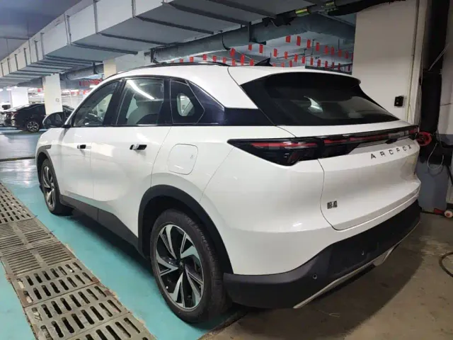 Arcfox Alpha T5 — Фото автомобиля 4