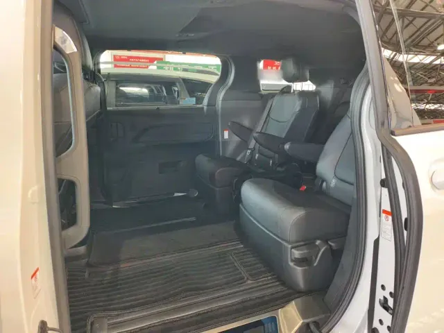 Toyota Granvia — Фото автомобиля 8