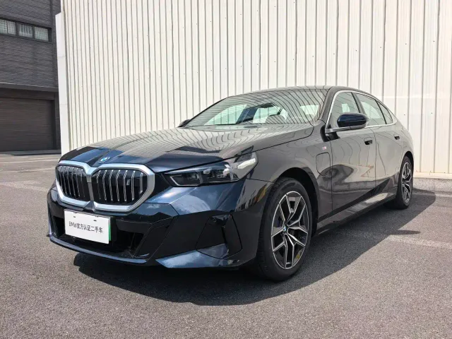 BMW i5 — Фото автомобиля 2