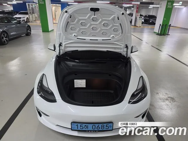 Tesla Model 3 — Фото автомобиля 5