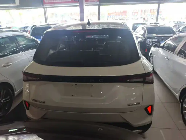 Wuling Asta — Фото автомобиля 5
