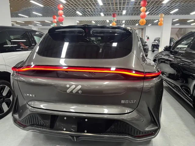 IM Motors LS7 — Фото автомобиля 10