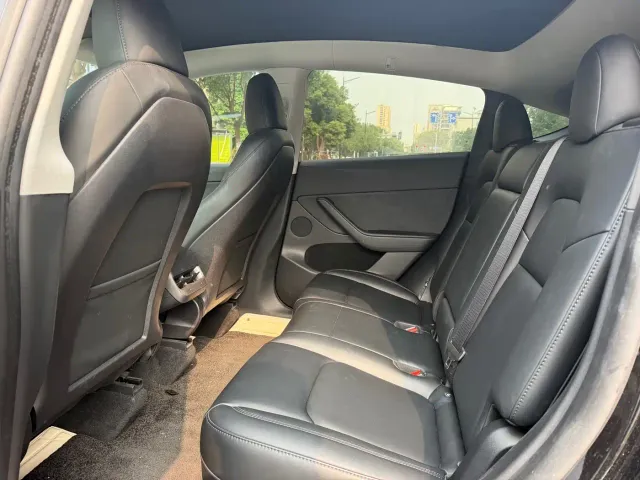 Tesla Model Y — Фото автомобиля 6