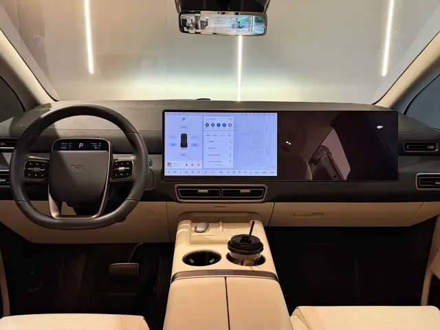 Li Auto MEGA — Фото автомобиля 4