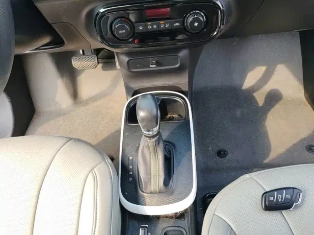 Roewe Kaiwei CLEVER 2021 302km Excellence Edition — Фото автомобиля 13