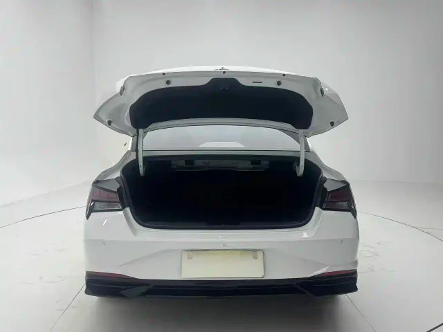 Hyundai Elantra — Фото автомобиля 8